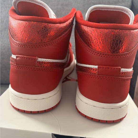 Nike women’s Air Jordan 1 Mid Varsity Red and White High-Top. Brand New - Picture 5 of 11